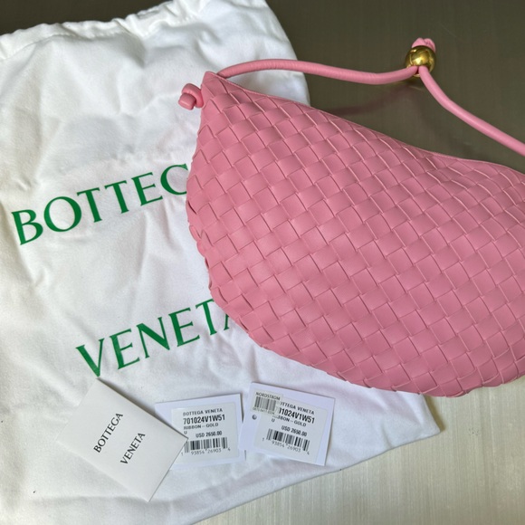 Bottega Veneta Medium Turn Pouch in Pink - Picture 6 of 8